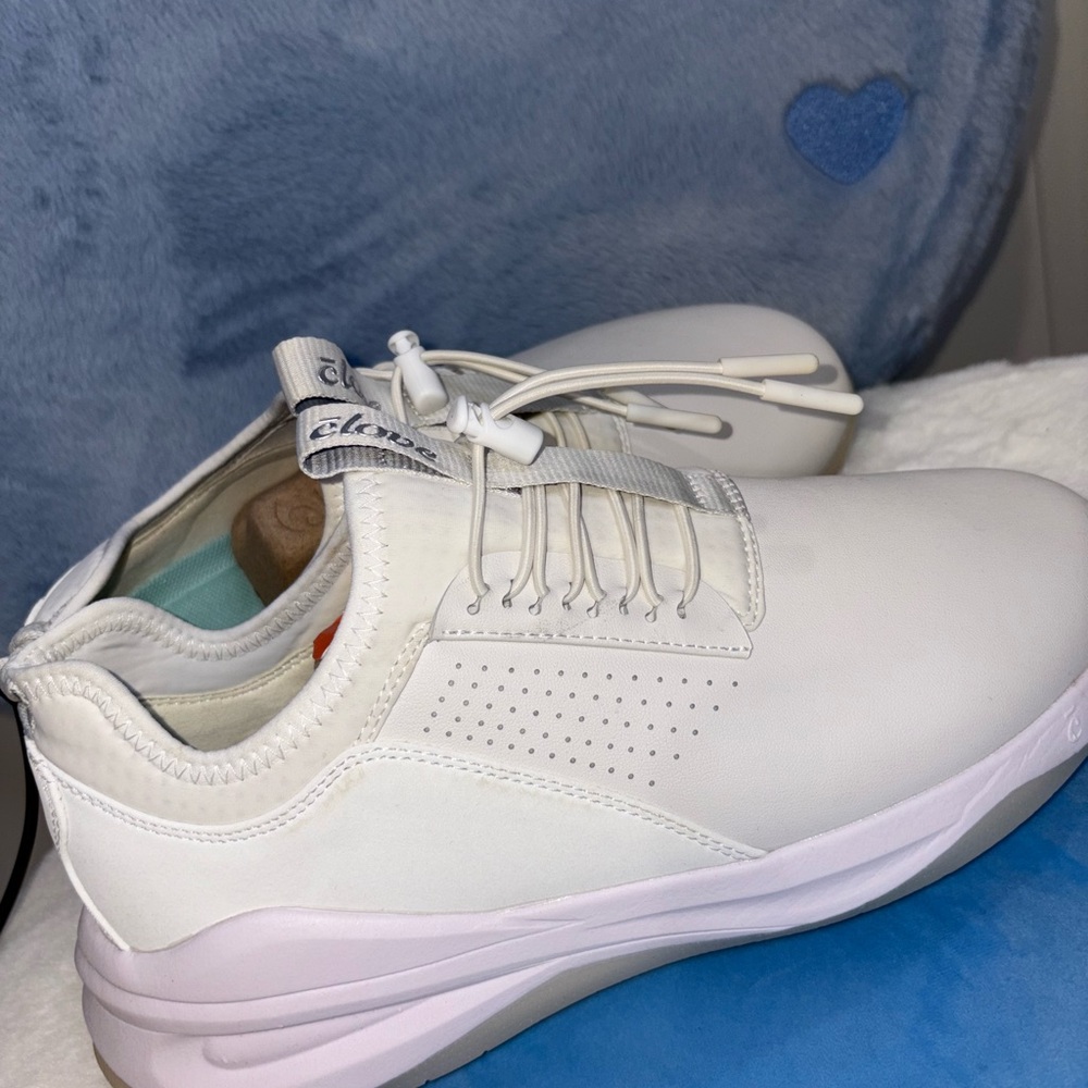NWOB Clove White Casual Shoes Size 8